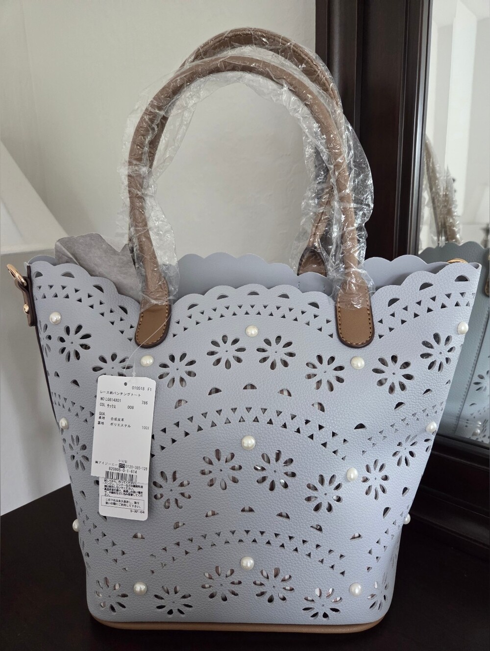 axes femme Lace-Patterned Pearl Tote